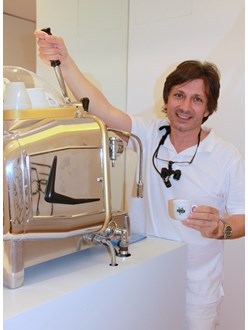 Oliver macht Kaffee